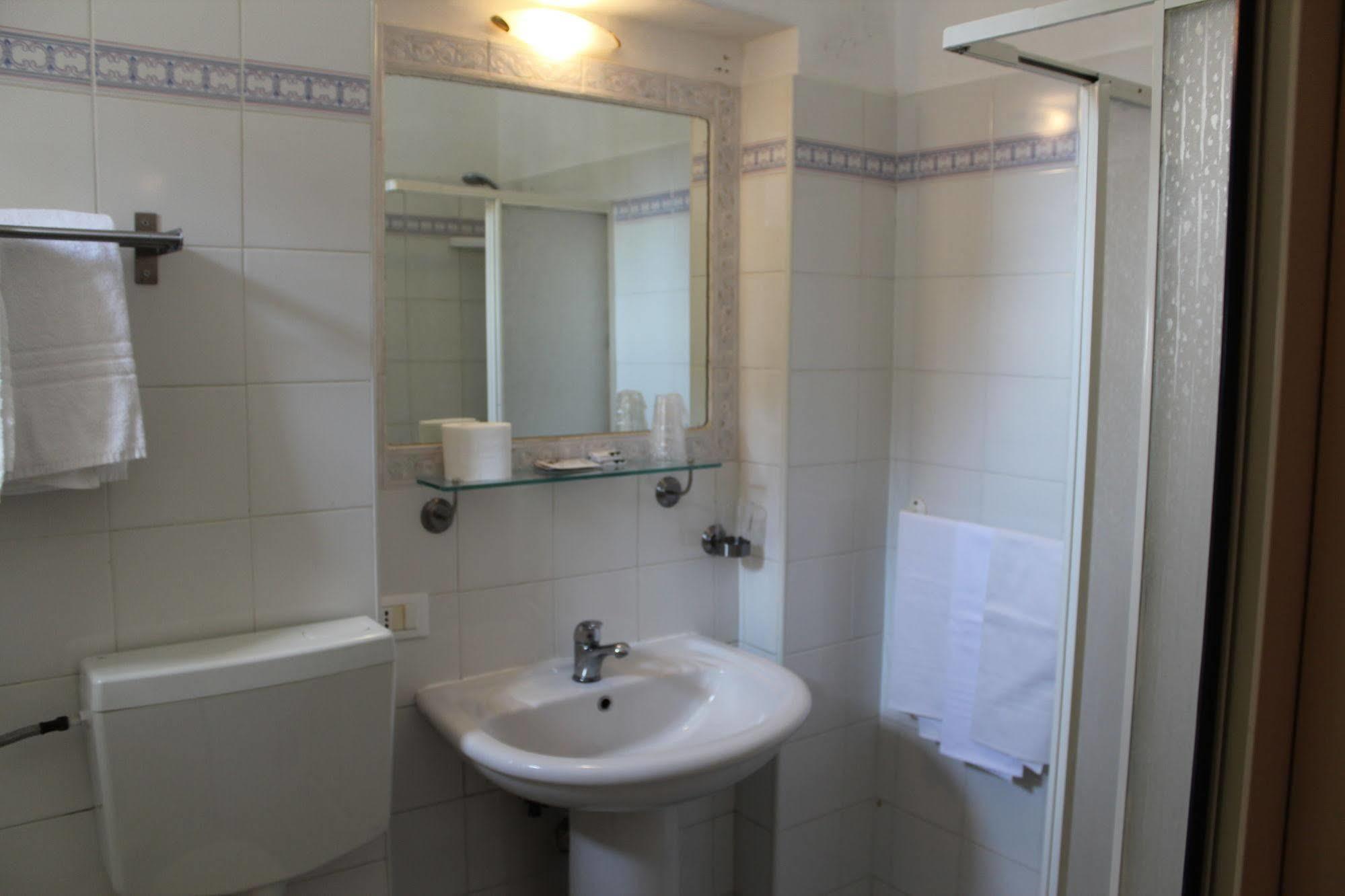 Hotel Le Rose Tivoli Terme Kültér fotó